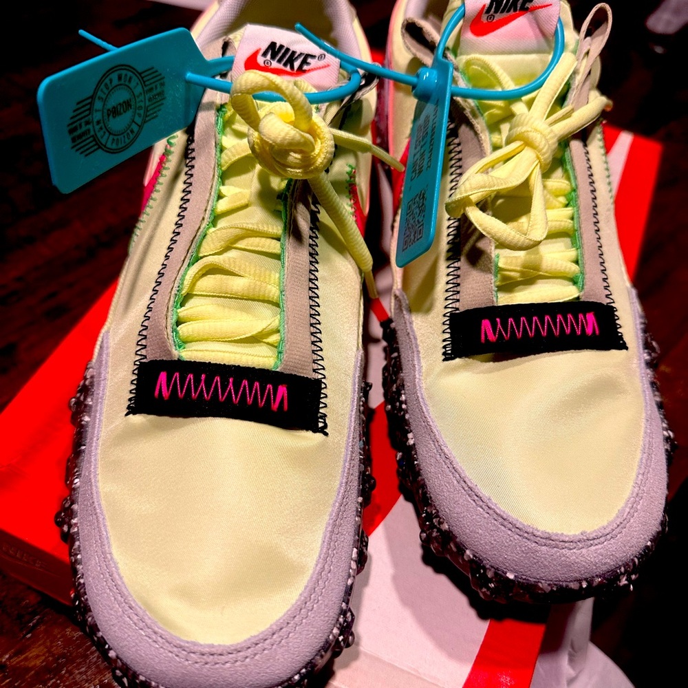 Nike waffle racer crater (green and pink)